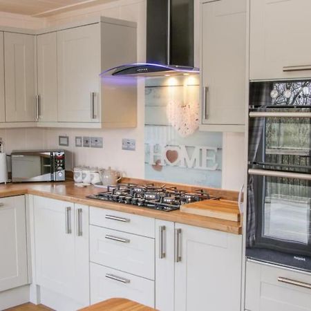 Fabulous Detached Lodge With Hot Tub Two Nights Minimum Stay Bridgnorth Exterior foto